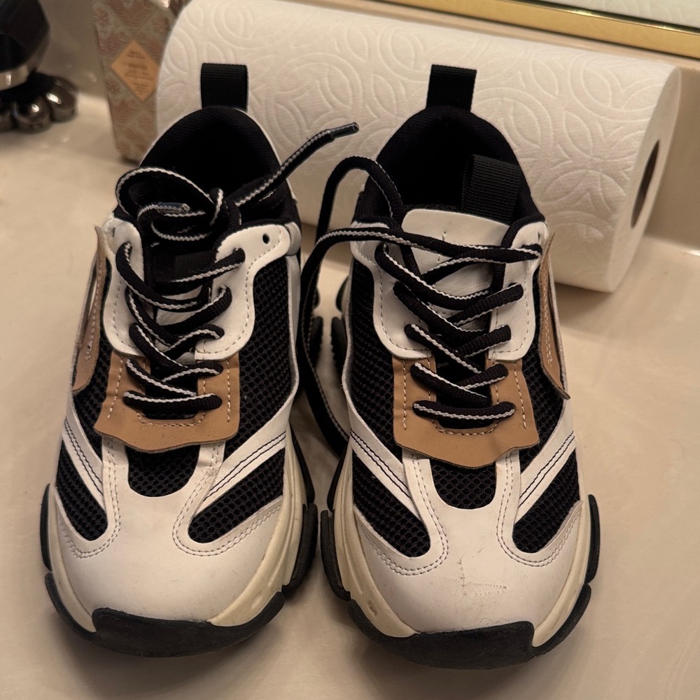 Steve Madden Black and White Sneakers with Brown Details